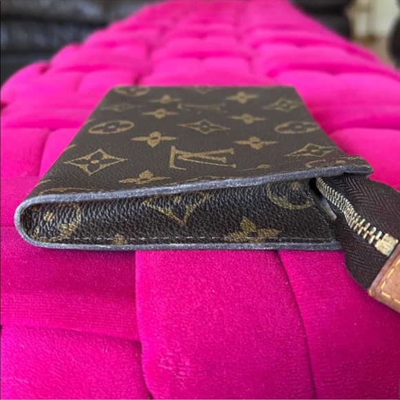 Louis Vuitton Vintage Monogram Toiletry Pouch 15 - Picture 4 of 16